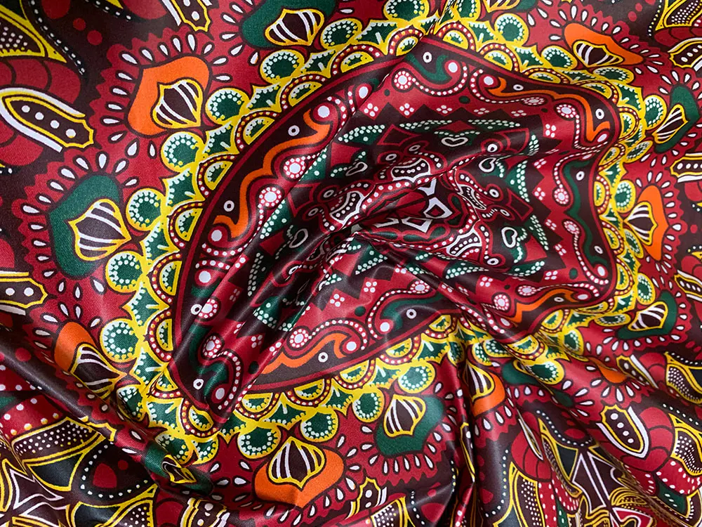 Quae sunt singulares lineae Polyester Africanae cerae Fabricae cum batik Africanae traditae?